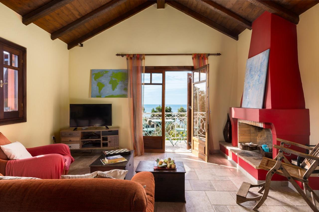 Beachfront Villa Meliti Ágios Matthaíos Extérieur photo